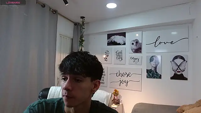 Snapshot of AmethystShadow17 chatting on 15, 11, 2025 AmethystShadow17 online show from 15, 11, 2025