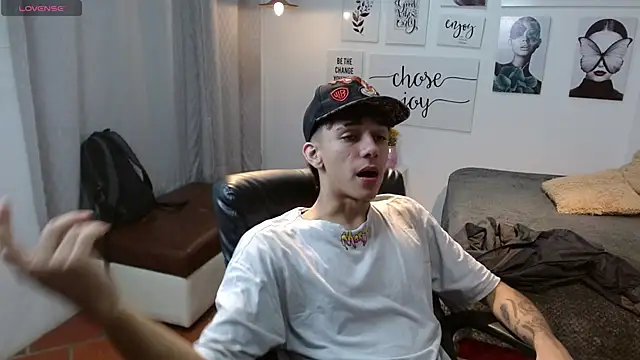 Snapshot of AmethystShadow17 chatting on 22, 11, 2025 AmethystShadow17 online show from 22, 11, 2025