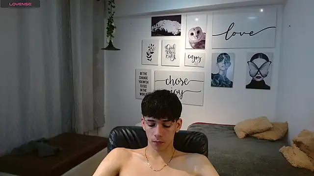 Snapshot of AmethystShadow17 chatting on 30, 11, 2025 AmethystShadow17 online show from 30, 11, 2025