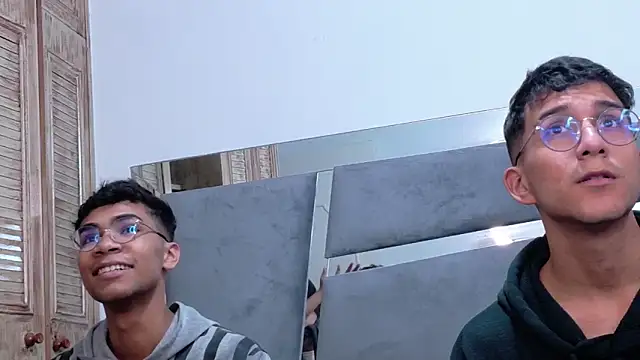 Desire4Duo online show from 2, 12, 2025