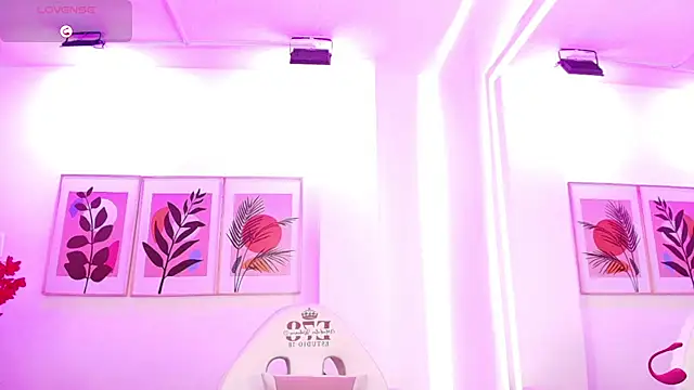 Snapshot of Elisce_cloudd chatting on 23, 10, 2025 Elisce cloudd online show from 23, 10, 2025