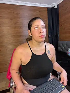 Snapshot of Yvonny27 chatting on 2, 3, 2026 Yvonny27 online show from 2, 3, 2026