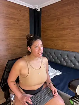 Snapshot of Yvonny27 chatting on 10, 3, 2026 Yvonny27 online show from 10, 3, 2026