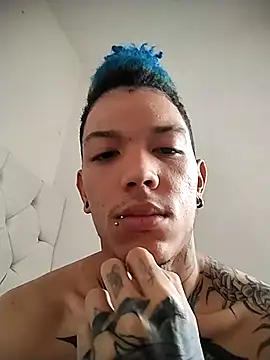 Snapshot of Overinktt chatting on 27, 10, 2025 Overinktt online show from 27, 10, 2025