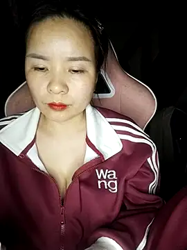 Snapshot of Listen-ly chatting on 12, 11, 2025 Listen-ly online show from 12, 11, 2025