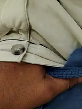 Snapshot of svk_05 chatting on 4, 12, 2025 svk 05 online show from 4, 12, 2025