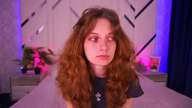 Snapshot of CuteeFoxy chatting on 28, 10, 2025 CuteeFoxy online show from 28, 10, 2025