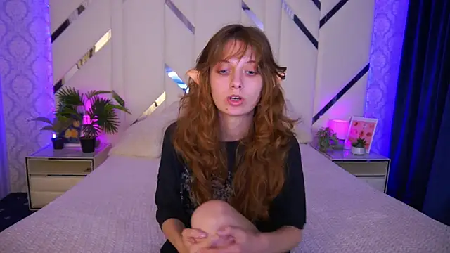 Snapshot of CuteeFoxy chatting on 30, 10, 2025 CuteeFoxy online show from 30, 10, 2025