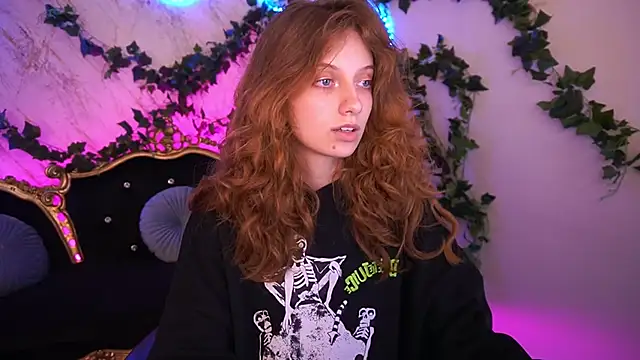 Snapshot of CuteeFoxy chatting on 3, 11, 2025 CuteeFoxy online show from 3, 11, 2025