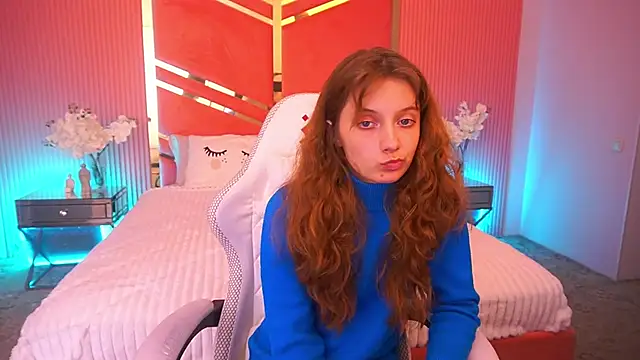 Snapshot of CuteeFoxy chatting on 6, 11, 2025 CuteeFoxy online show from 6, 11, 2025