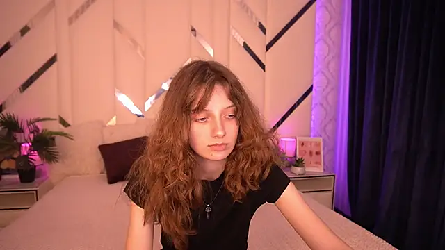 Snapshot of CuteeFoxy chatting on 10, 11, 2025 CuteeFoxy online show from 10, 11, 2025