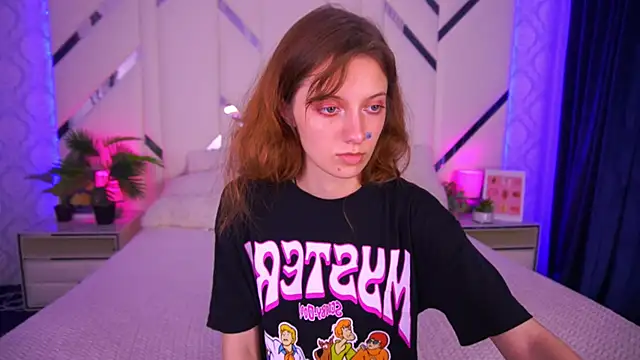 Snapshot of CuteeFoxy chatting on 11, 11, 2025 CuteeFoxy online show from 11, 11, 2025