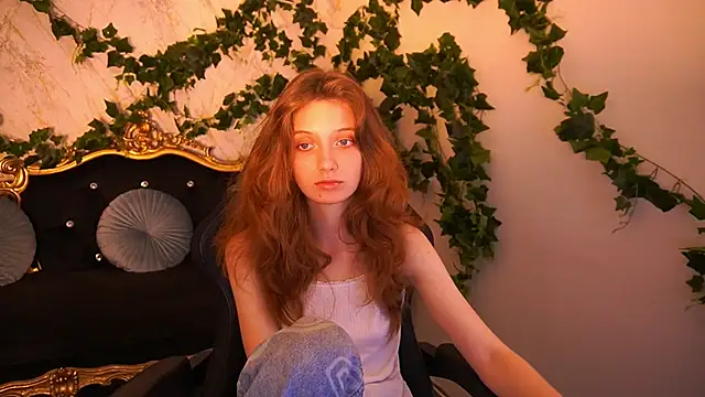 Snapshot of CuteeFoxy chatting on 13, 11, 2025 CuteeFoxy online show from 13, 11, 2025