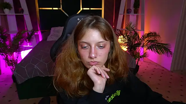 Snapshot of CuteeFoxy chatting on 18, 11, 2025 CuteeFoxy online show from 18, 11, 2025