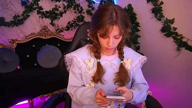 Snapshot of CuteeFoxy chatting on 28, 11, 2025 CuteeFoxy online show from 28, 11, 2025