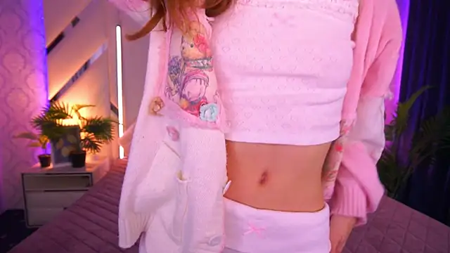 Snapshot of CuteeFoxy chatting on 1, 12, 2025 CuteeFoxy online show from 1, 12, 2025