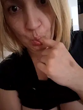 Snapshot of Nicolle_Amor chatting on 21, 10, 2025 Nicolle Amor online show from 21, 10, 2025