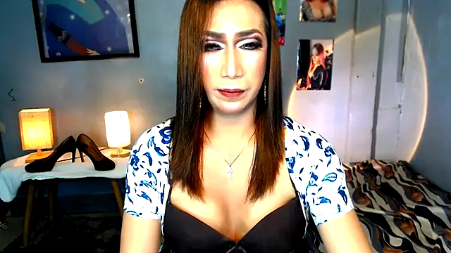 Snapshot of littleredbunny27 chatting on 17, 3, 2026 littleredbunny27 online show from 17, 3, 2026