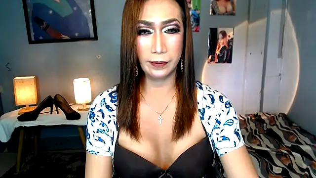 Snapshot of littleredbunny27 chatting on 23, 3, 2026 littleredbunny27 online show from 23, 3, 2026