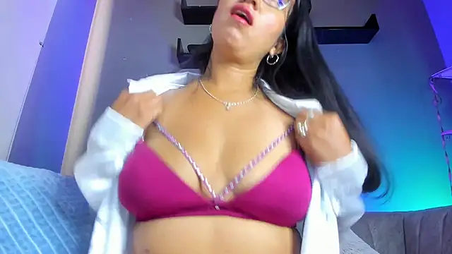 Snapshot of charlhot_ chatting on 23, 10, 2025 charlhot online show from 23, 10, 2025