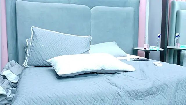 Snapshot of NaughtyHally_ chatting on 24, 10, 2025 NaughtyHally online show from 24, 10, 2025