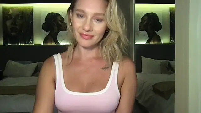 Snapshot of Leila_McCortney chatting on 20, 10, 2025 Leila McCortney online show from 20, 10, 2025