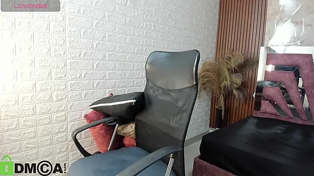 Snapshot of Amara__Hank chatting on 26, 10, 2025 Amara Hank online show from 26, 10, 2025