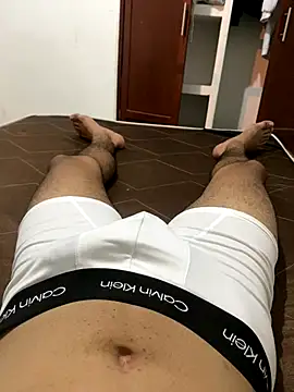 Muchachito18 online show from 5, 11, 2025