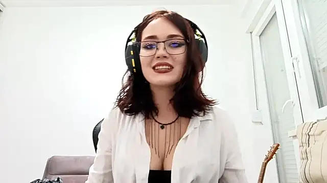 Snapshot of SalenaVanderhoff chatting on 18, 10, 2025 SalenaVanderhoff online show from 18, 10, 2025
