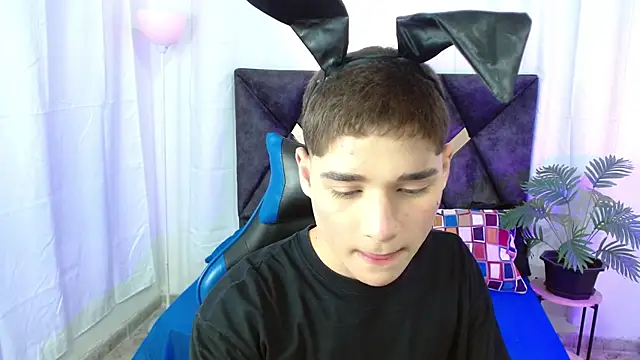 Snapshot of Mattass18 chatting on 31, 10, 2025 Mattass18 online show from 31, 10, 2025