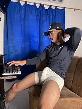 Snapshot of Kylian_Alessandro chatting on 23, 10, 2025 Kylian Alessandro online show from 23, 10, 2025