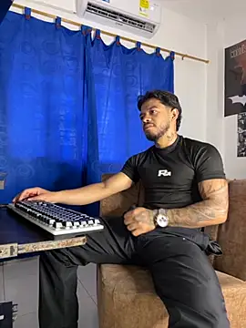 Snapshot of Kylian_Alessandro chatting on 25, 10, 2025 Kylian Alessandro online show from 25, 10, 2025