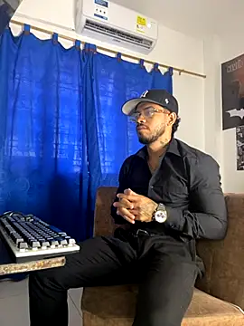 Snapshot of Kylian_Alessandro chatting on 27, 10, 2025 Kylian Alessandro online show from 27, 10, 2025