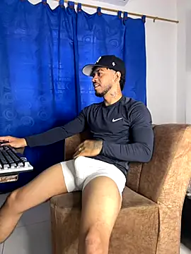 Snapshot of Kylian_Alessandro chatting on 31, 10, 2025 Kylian Alessandro online show from 31, 10, 2025