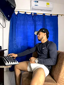 Snapshot of Kylian_Alessandro chatting on 2, 11, 2025 Kylian Alessandro online show from 2, 11, 2025