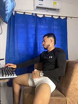 Snapshot of Kylian_Alessandro chatting on 11, 11, 2025 Kylian Alessandro online show from 11, 11, 2025