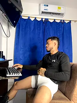 Snapshot of Kylian_Alessandro chatting on 13, 11, 2025 Kylian Alessandro online show from 13, 11, 2025