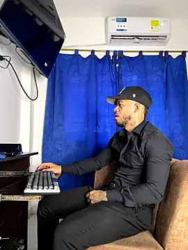 Snapshot of Kylian_Alessandro chatting on 14, 11, 2025 Kylian Alessandro online show from 14, 11, 2025