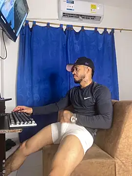 Snapshot of Kylian_Alessandro chatting on 18, 11, 2025 Kylian Alessandro online show from 18, 11, 2025