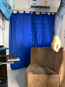 Snapshot of Kylian_Alessandro chatting on 20, 11, 2025 Kylian Alessandro online show from 20, 11, 2025