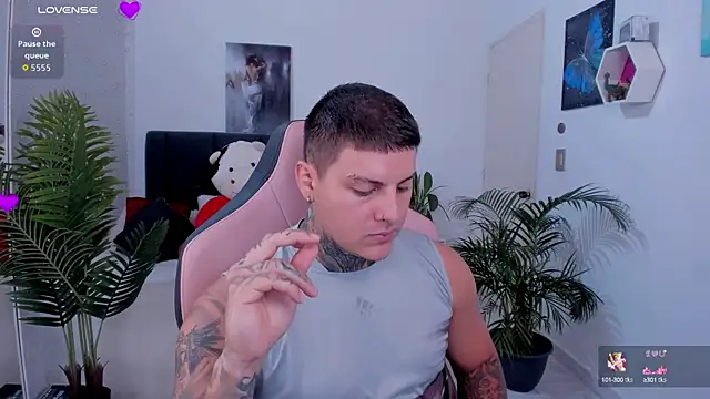 Snapshot of dirty_boy0 chatting on 17, 10, 2025 dirty boy0 online show from 17, 10, 2025