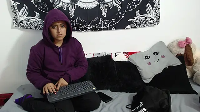 Snapshot of abby_n_emily chatting on 8, 11, 2025 abby n emily online show from 8, 11, 2025