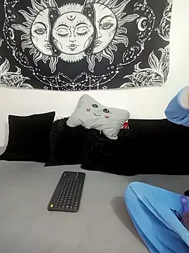 Snapshot of abby_n_emily chatting on 13, 11, 2025 abby n emily online show from 13, 11, 2025