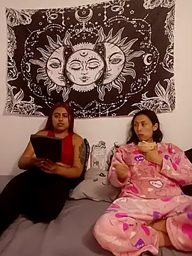 Snapshot of abby_n_emily chatting on 29, 11, 2025 abby n emily online show from 29, 11, 2025