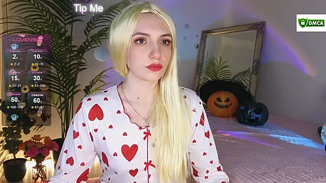 Snapshot of cute_cake chatting on 28, 10, 2025 cute cake online show from 28, 10, 2025