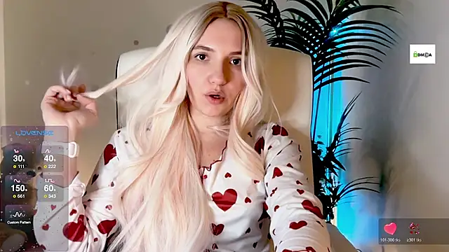 Snapshot of cute_cake chatting on 3, 12, 2025 cute cake online show from 3, 12, 2025