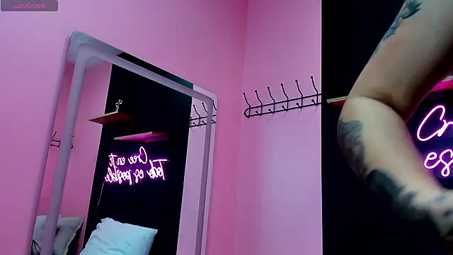 JuliethCruz  online show from 14, 1, 2026