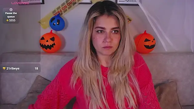 Snapshot of Sweet_Bella_Valery chatting on 29, 10, 2025 Sweet Bella Valery online show from 29, 10, 2025