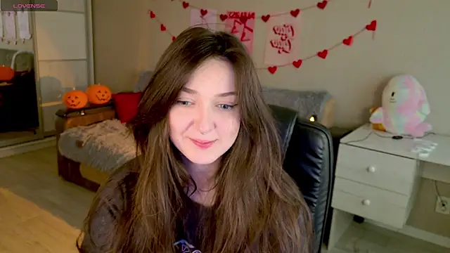 Snapshot of BellaSink chatting on 7, 11, 2025 BellaSink online show from 7, 11, 2025