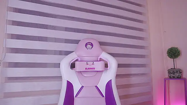 Meggie  online show from 3, 12, 2025